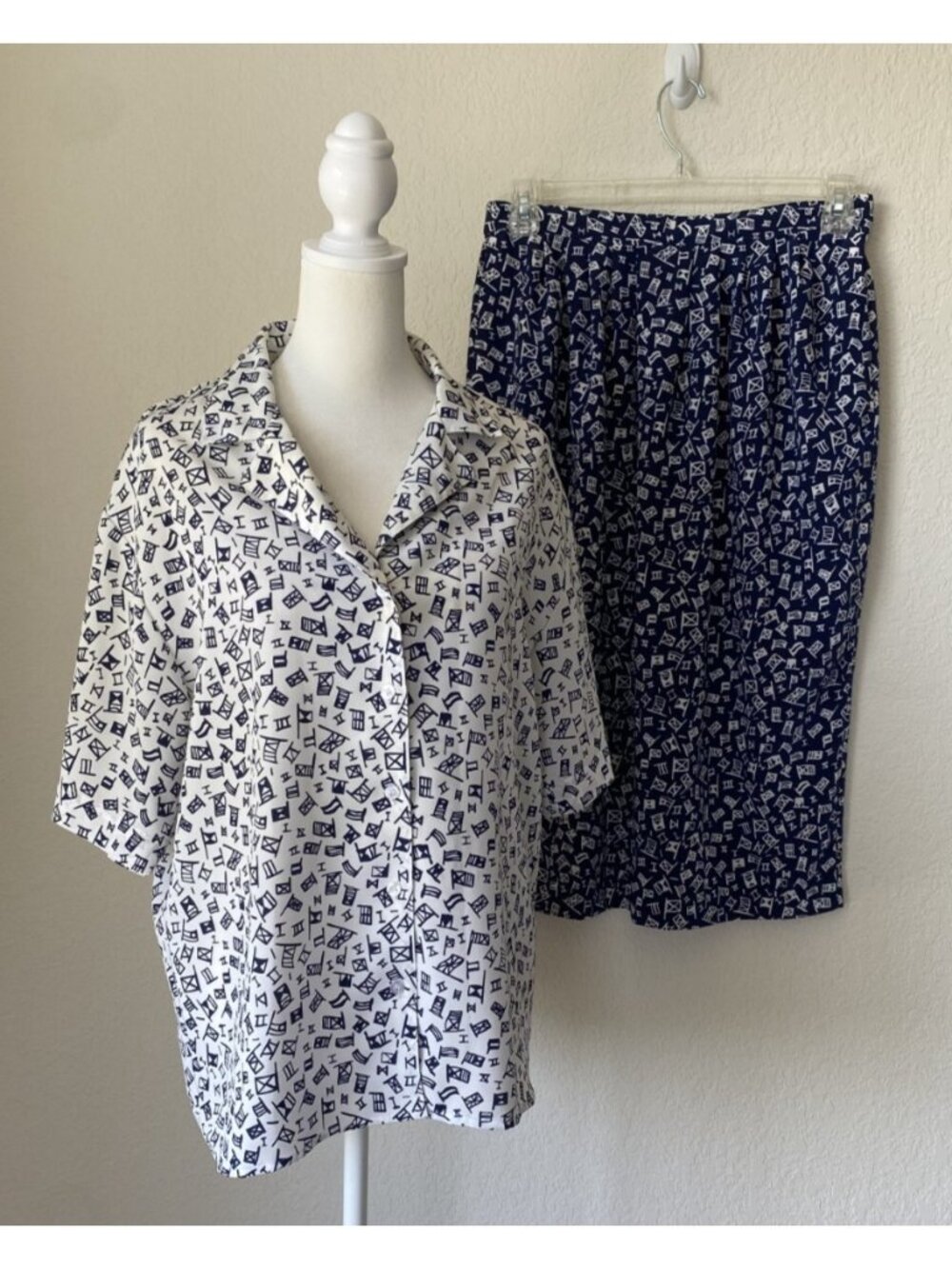 Vintage Suburbans Nautical 2pc Set Size 10 Blouse & Skirt Navy/White Flag Design